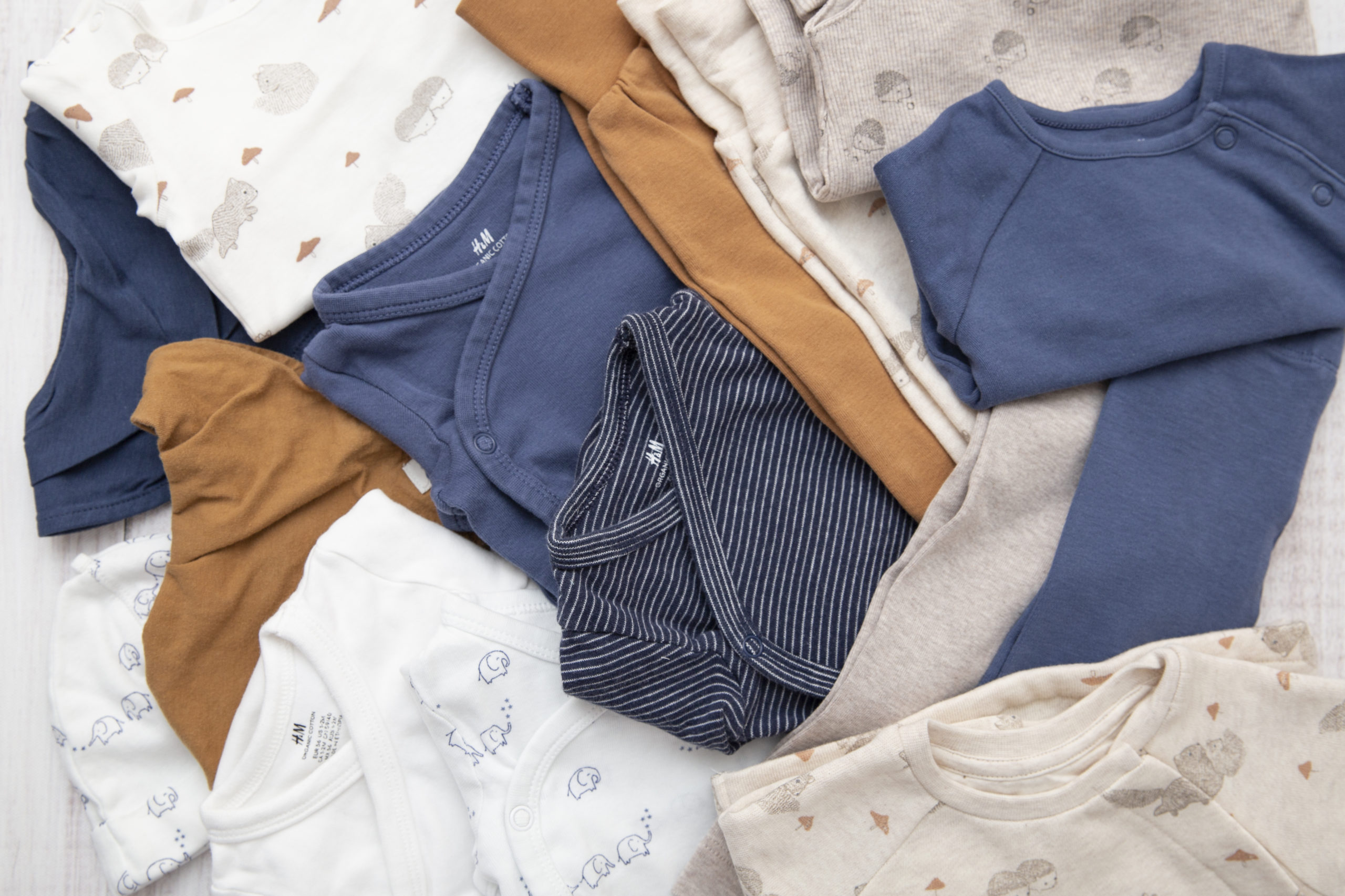 baba ruhatár kék-barna színekben baba ruhatár kék-barna színekben