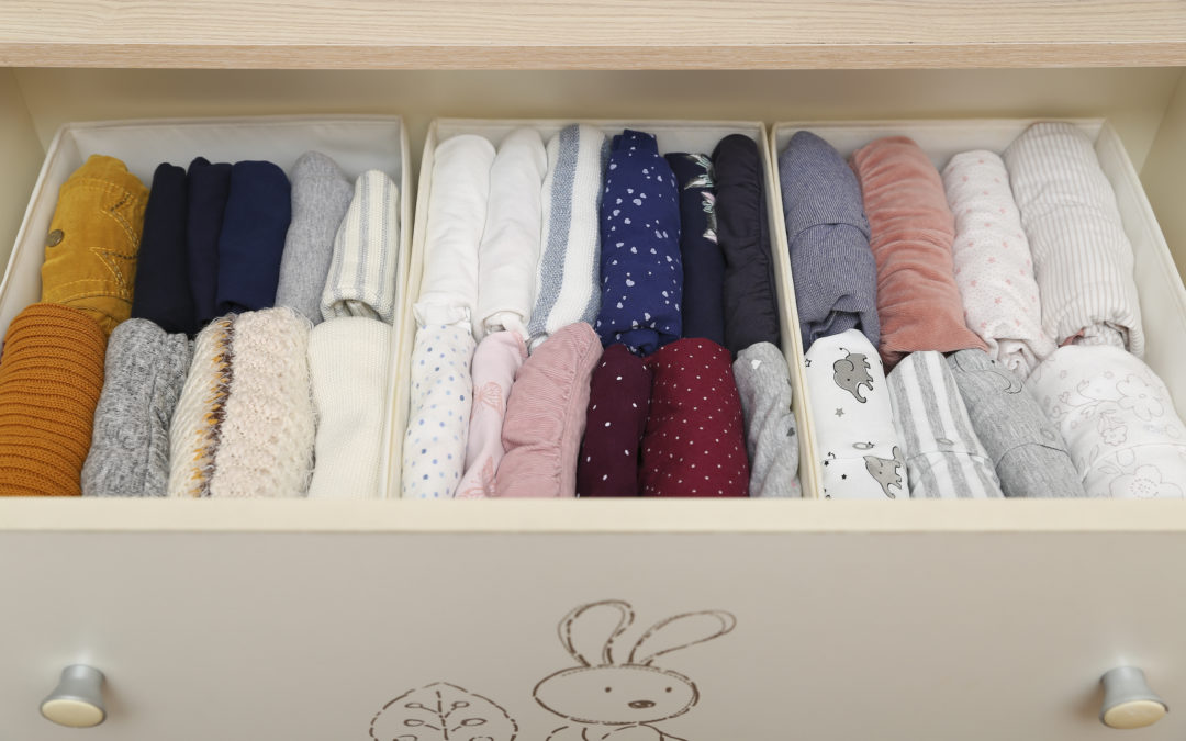 Miért tárolom a babaruhákat függőlegesen, avagy a rendezett ruhatár titka