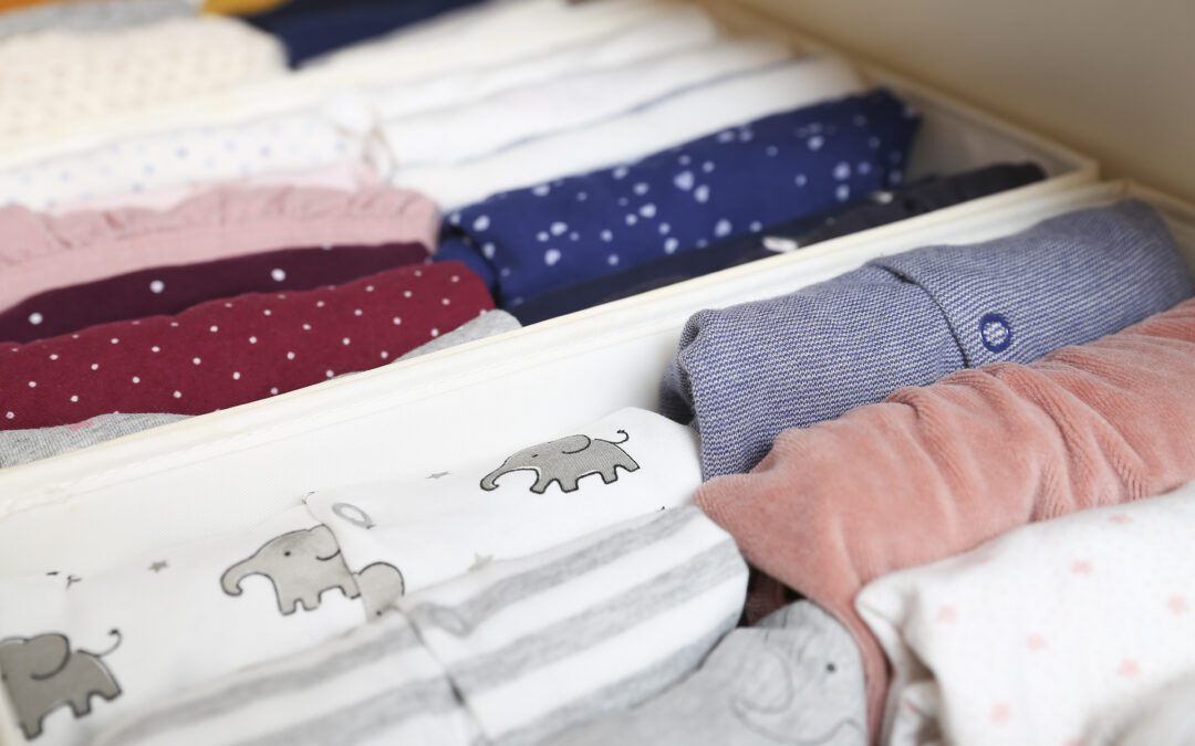 Babaruhák tárolása, avagy Konmari és a gardróbrendszerezők