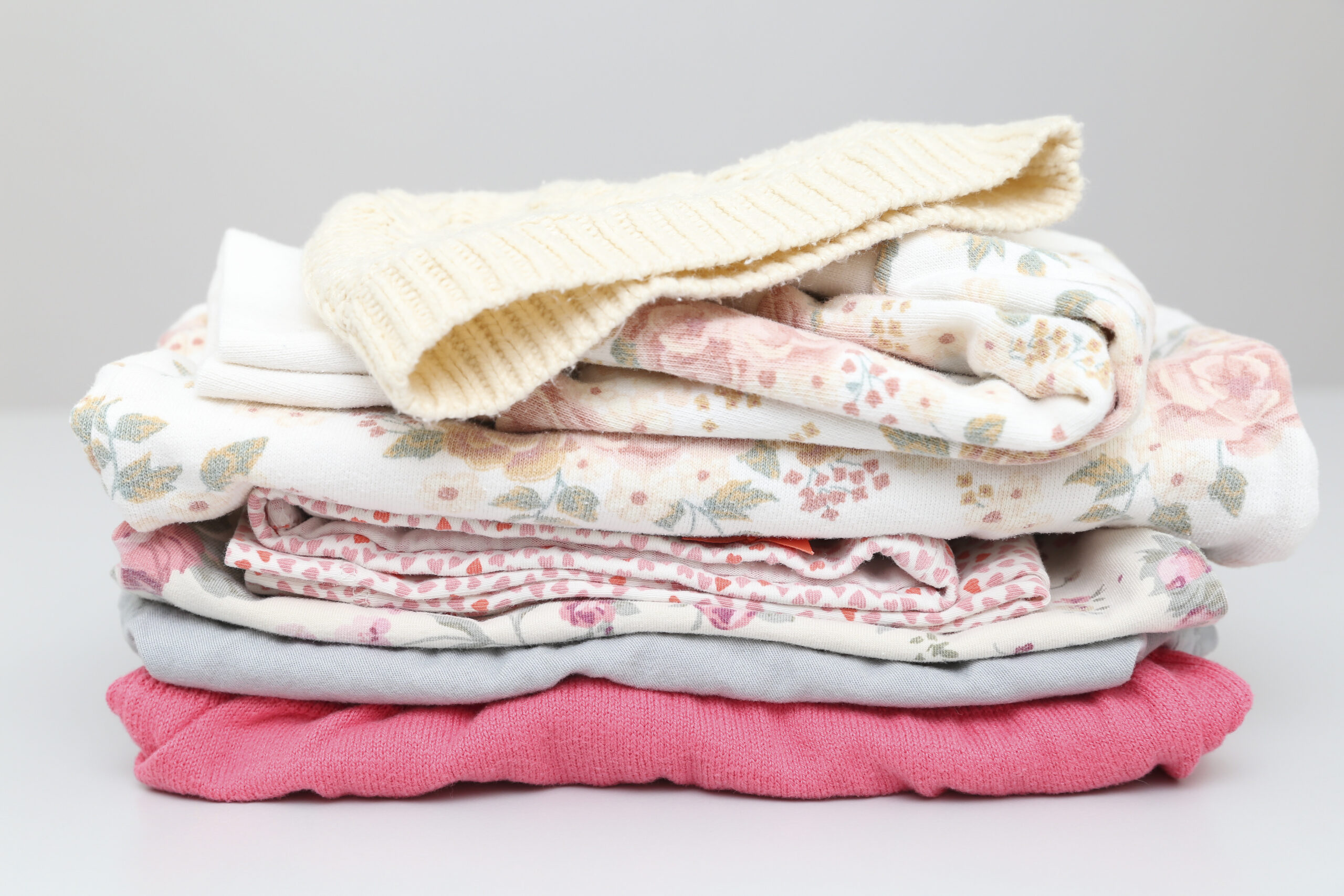 vasalt babaruhák egy kupacban összefogva