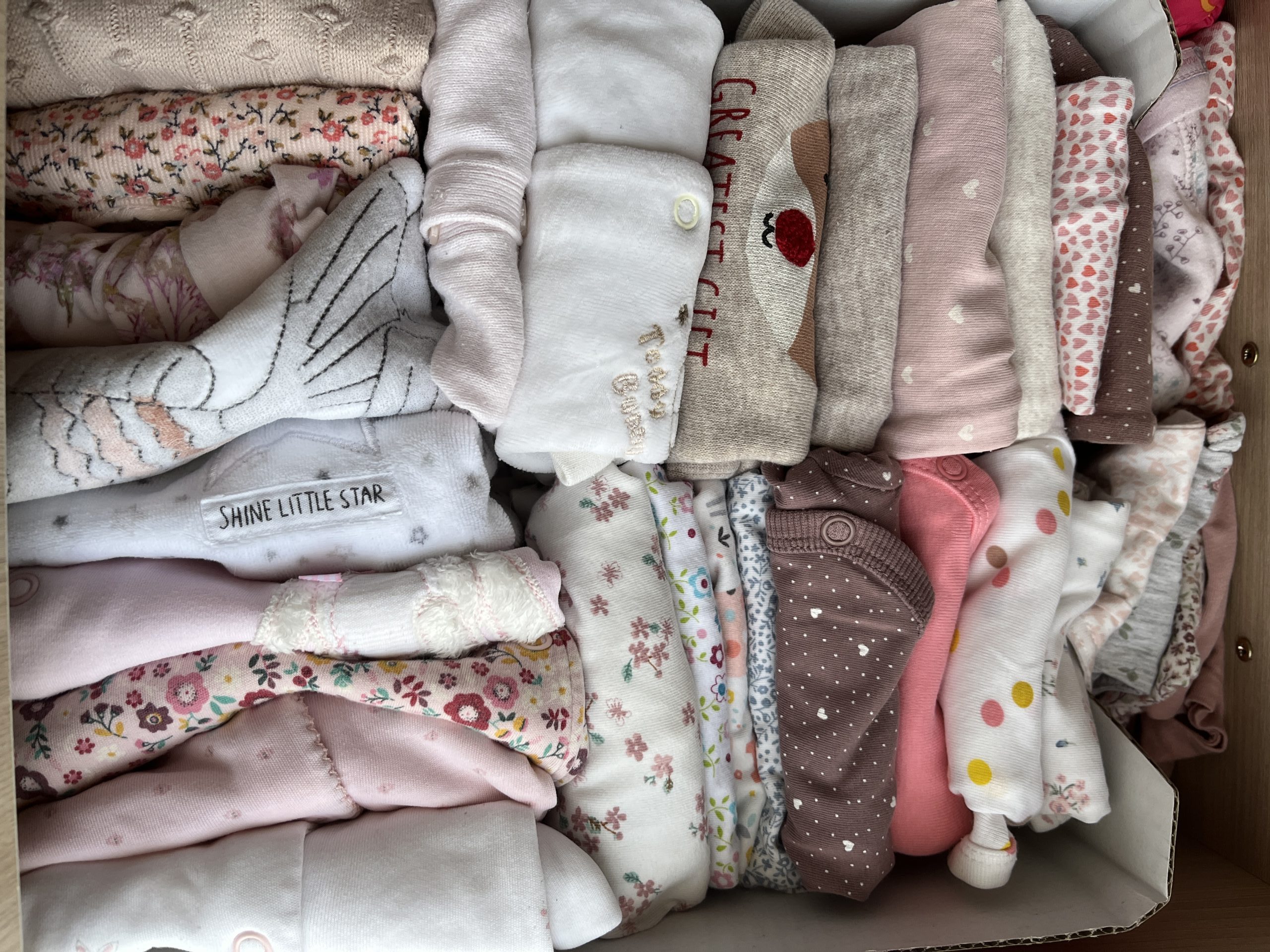 kistesó babaruhatár